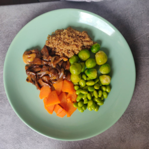 Edamame–quinoa tál